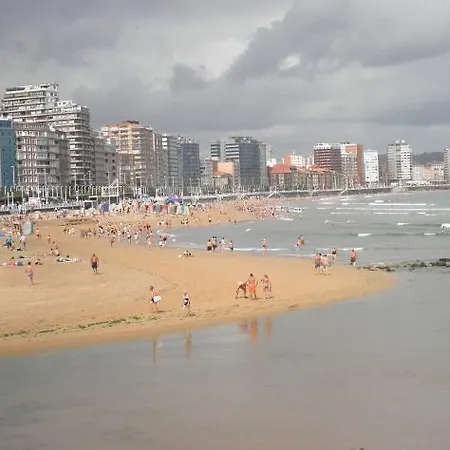 Con Encanto Y Vistas En Playa San Lorenzo 기욘
